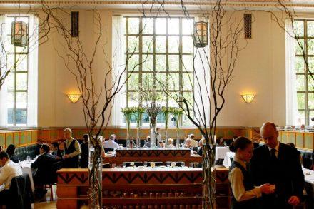 The dining room at Eleven Madison Park. Photographer: Chris Goodney/Bloomberg